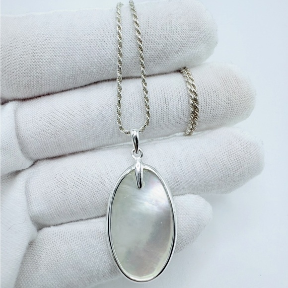 .925 Sterling Silver Oval Mother of Pearl Pendant Necklace - Picture 2 of 16